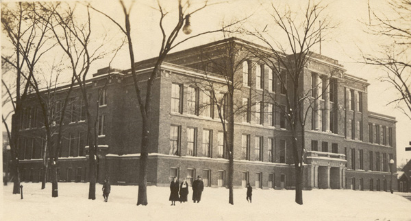 Washington High School, c.1915 Collection of the Massillon Museum (96.36.45)